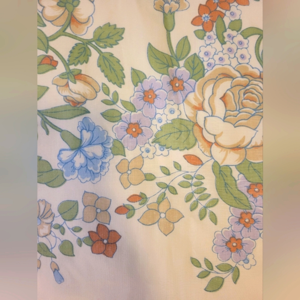 Double Bed Sheet With Ruffle Trim - Picture 2 of 5